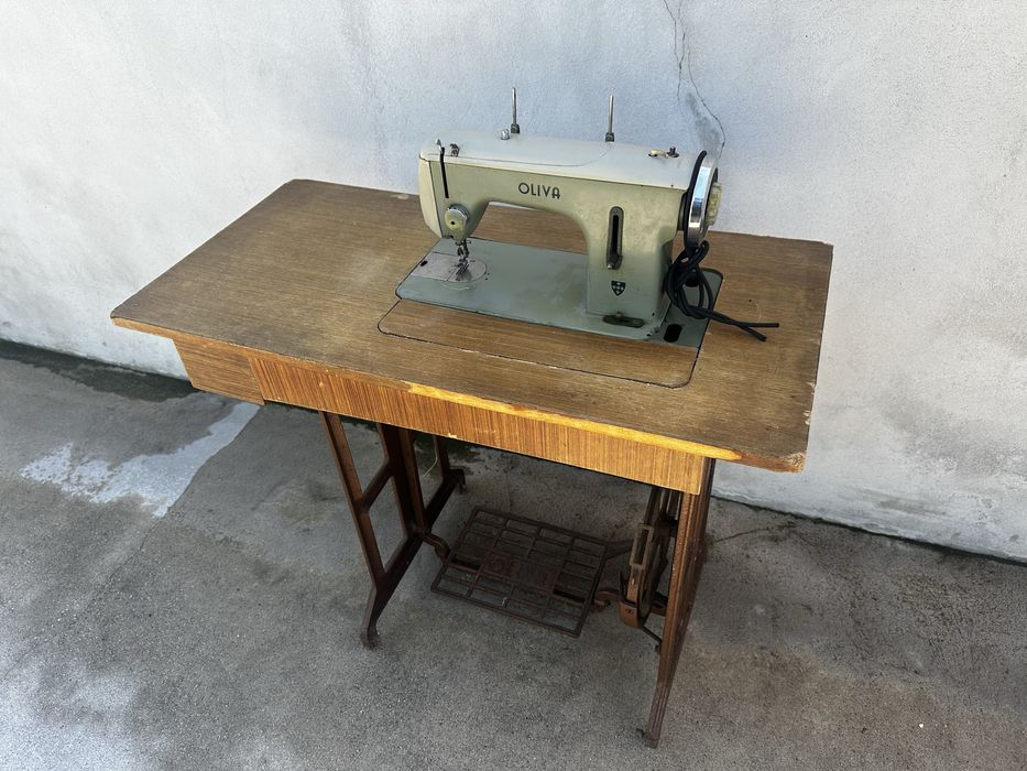 Maquina de costura oliva