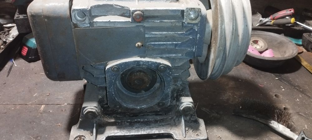 Продам редуктор . Продам редуктор для дровокола