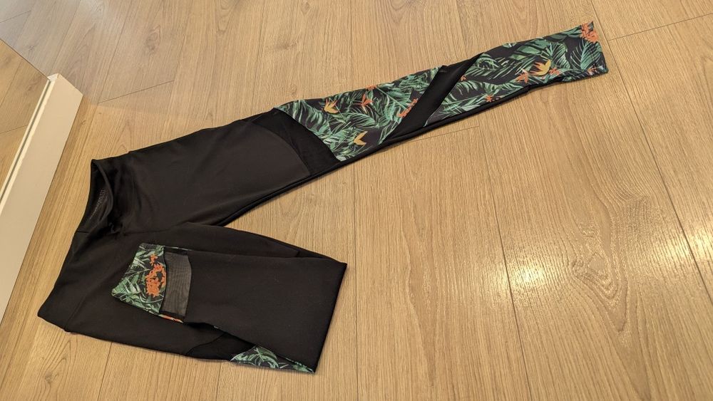 Legginsy sportowe z motywem roślinnym
