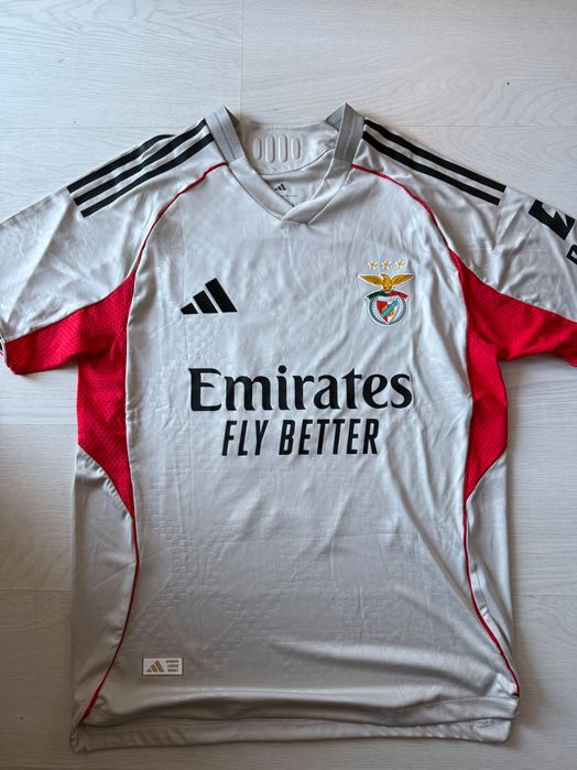 Camisolas SL Benfica 2025/2026 Principal e Alternativa. Rios/Ivanovic