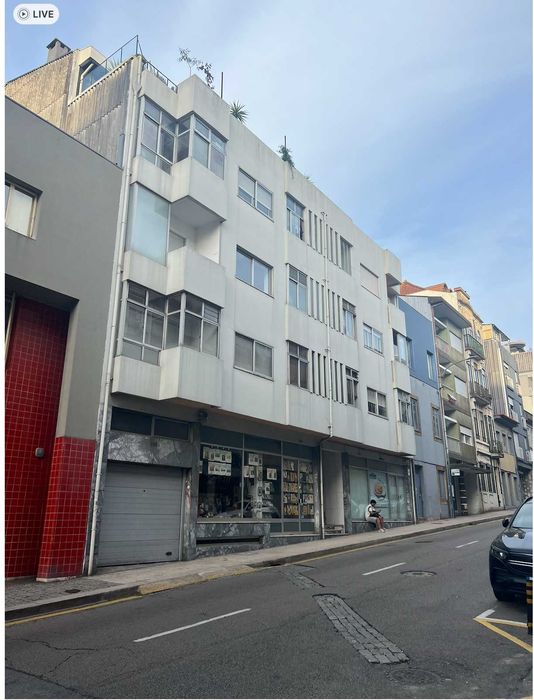 Garagem na Rua da Boavista junto à travessa da Figueiroa