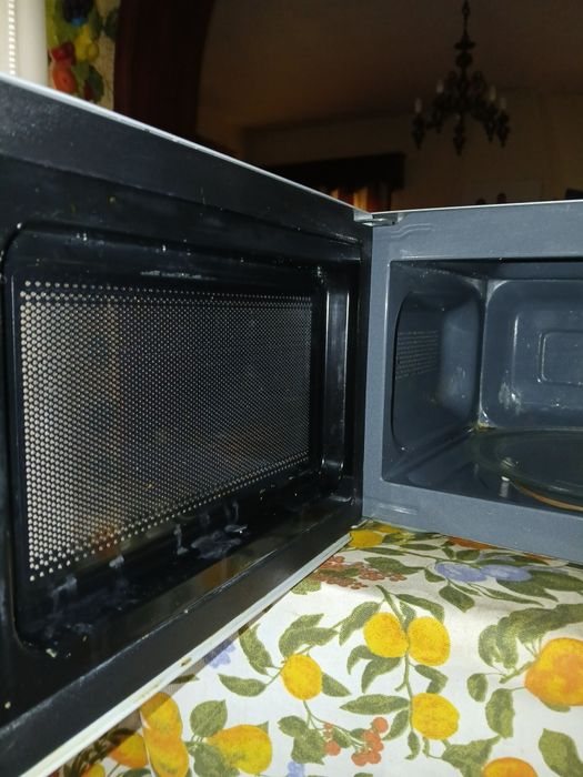 Microondas semi-novo Orbegozo 1100 watts