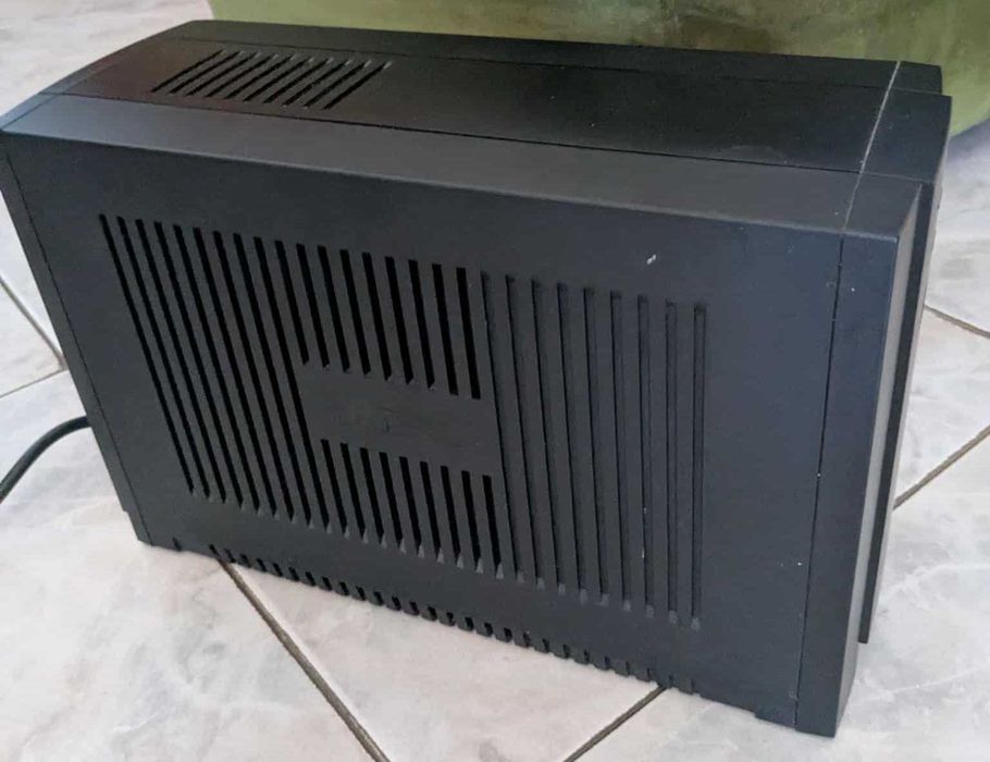 UPS APC 1400 – Funcional – Bateria a Substituir