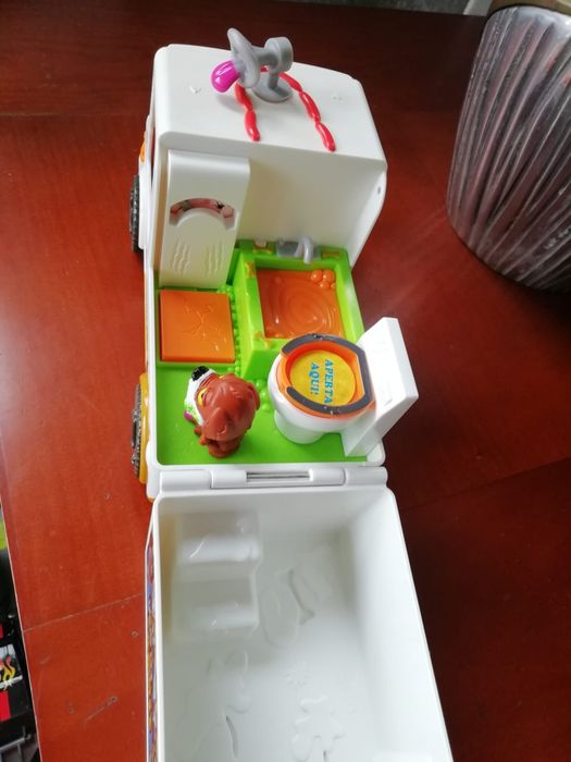 Carrinha The Ugglys Pet Shop