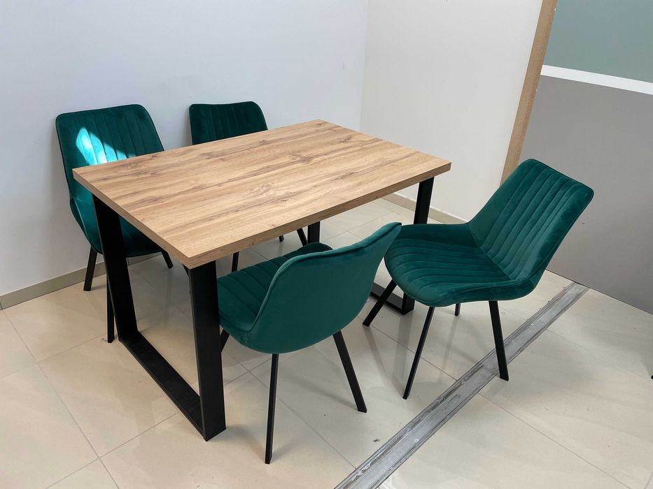 (608) Stół na metalowych nogach + 4 krzesła, nowe 1250 zł