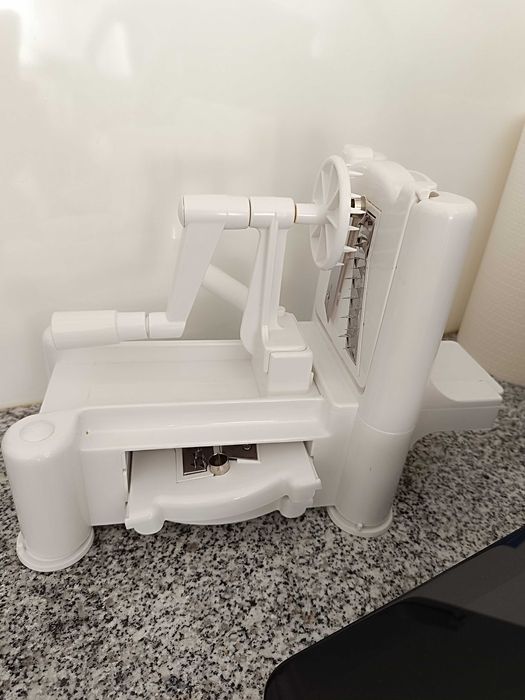 Espiralizador KitchenCraft para criar espirais de vegetais.