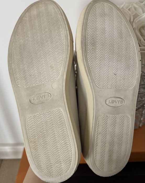 Buty trampki Levi’s skórzane białe 39