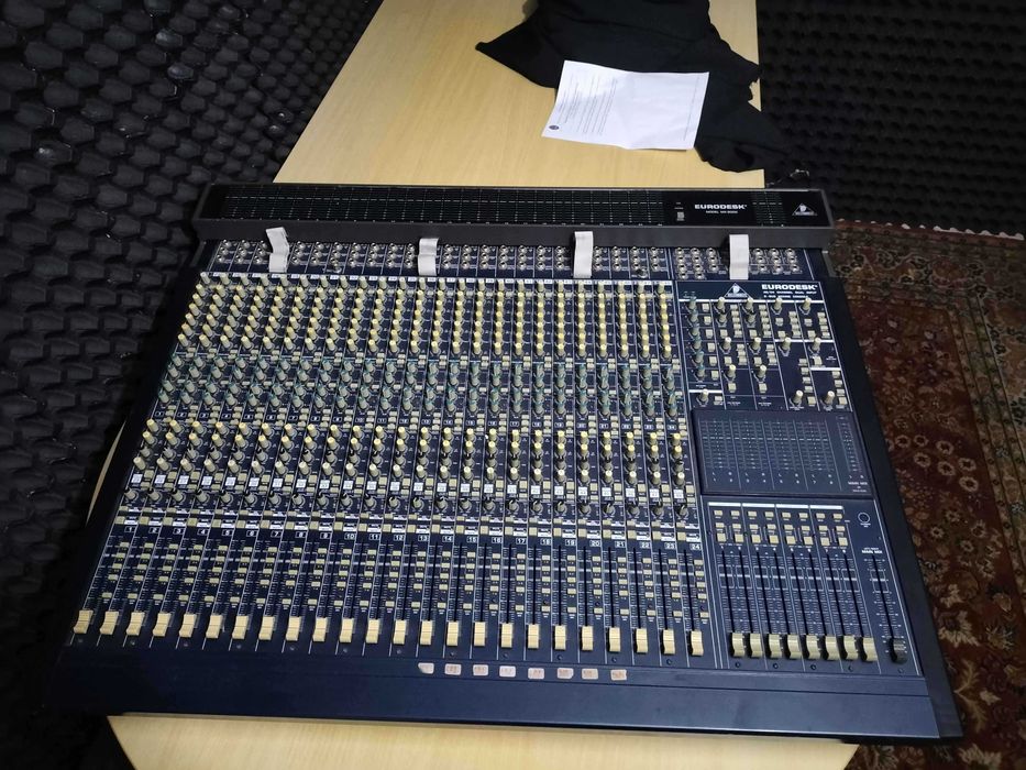 Behringer Eurodesk Model MX 8000