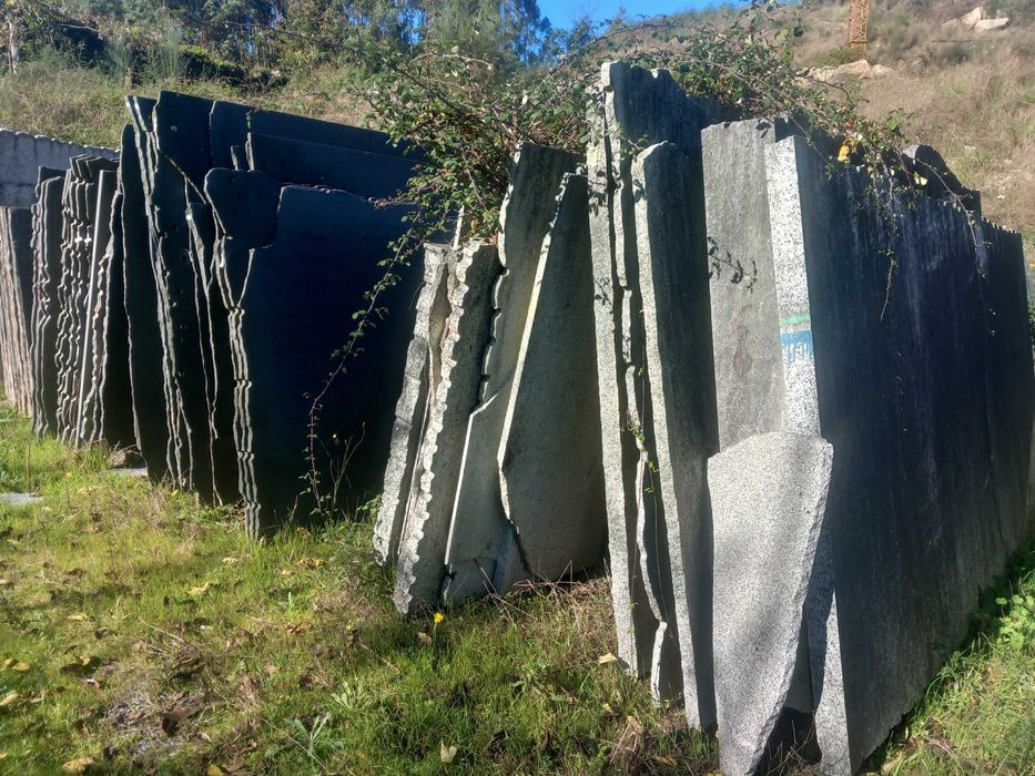 VENDE-SE Pedra serrada com e sem acabamento