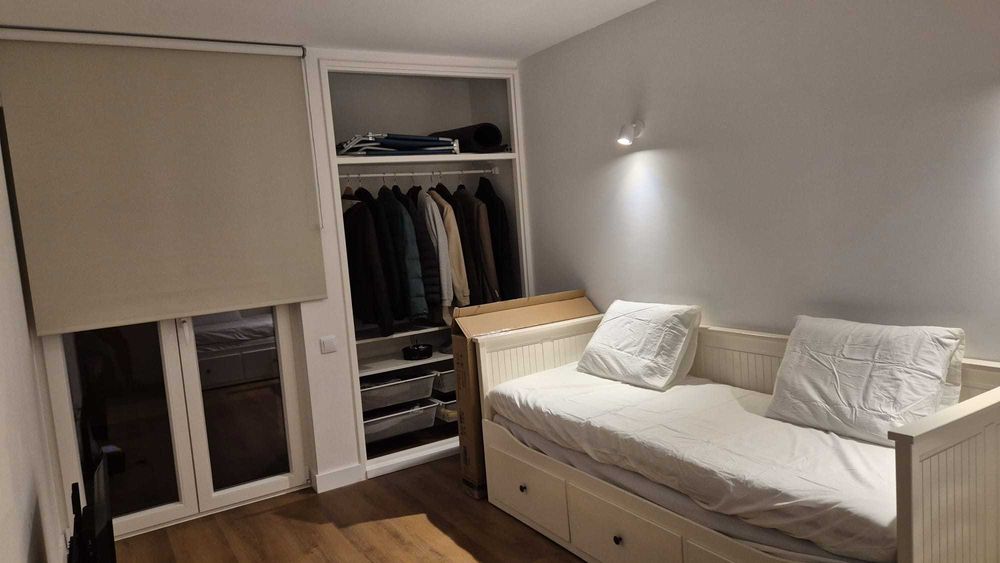 Cama individual dupla com 3 gavetas