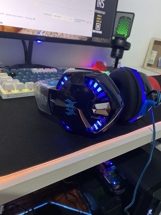 Fones gaming novos com o plastico