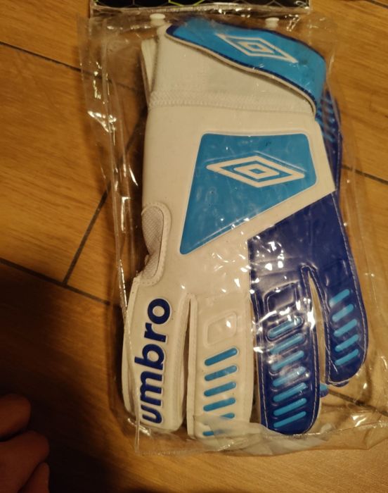 Rękawice bramkarskie Umbro Core GK 10 nowe