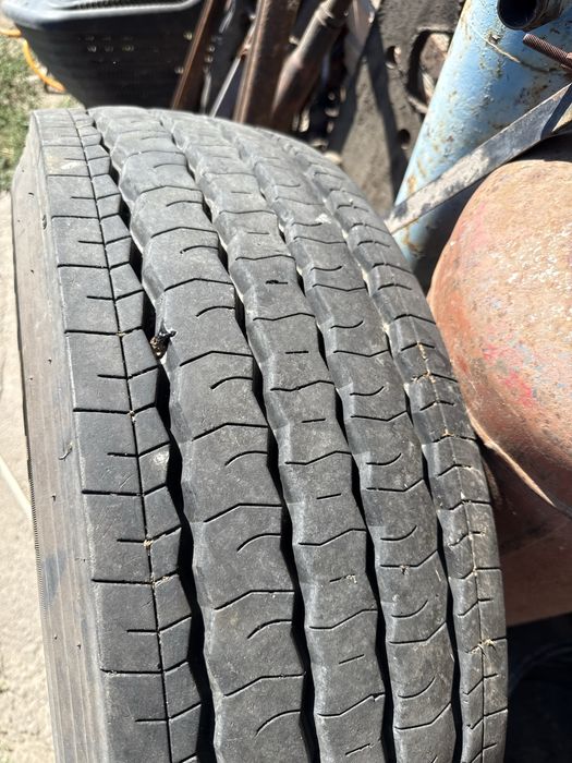 Шини грузового авто 265/70/19.5 комплект