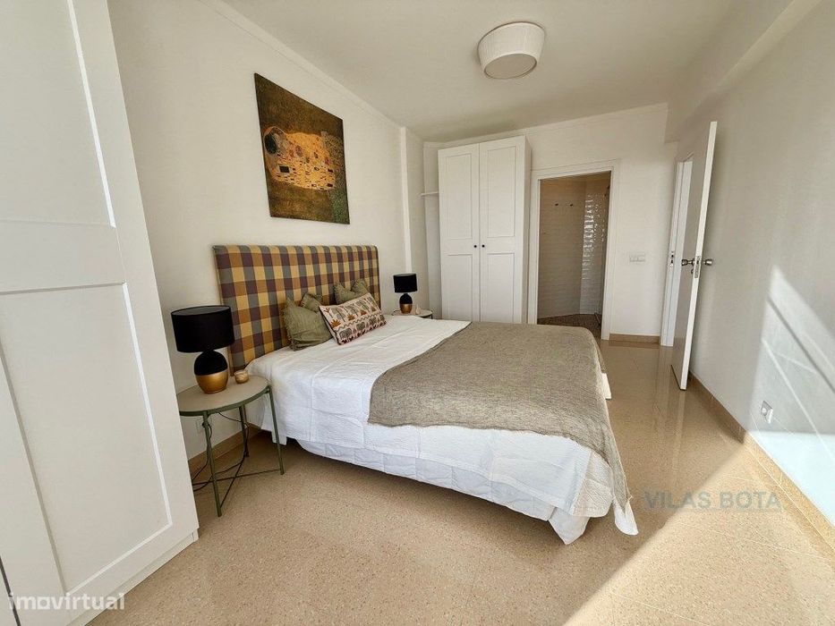 Apartamento T1 Renovado com Vista Mar a 100 metros da Praia Quarteira