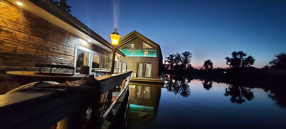Dom 70 m, dom na wodzie hausboot / houseboat, dom pływający