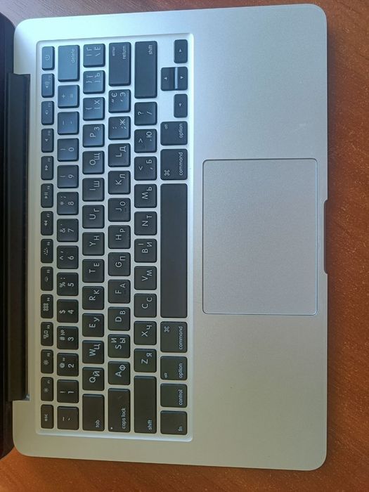 Продам macbook pro 13 2015 (16gb)