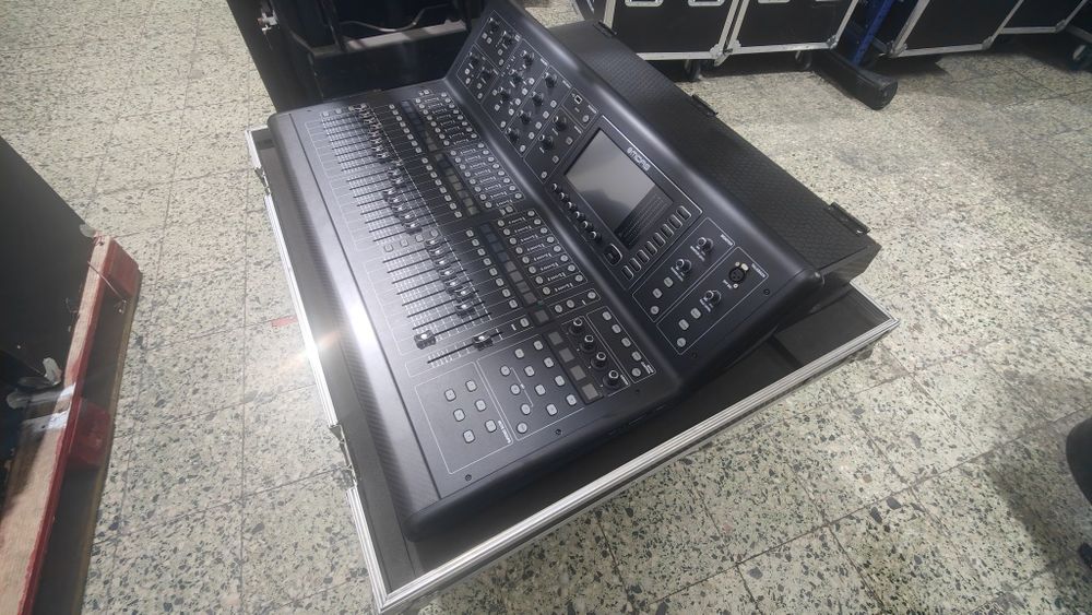 Mesa Midas M32 Live436853189242398725