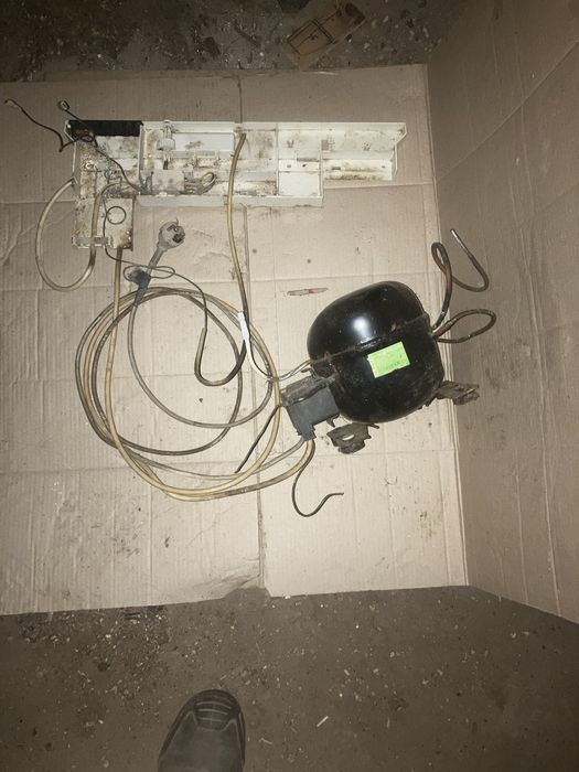 Компресор до холодильника.