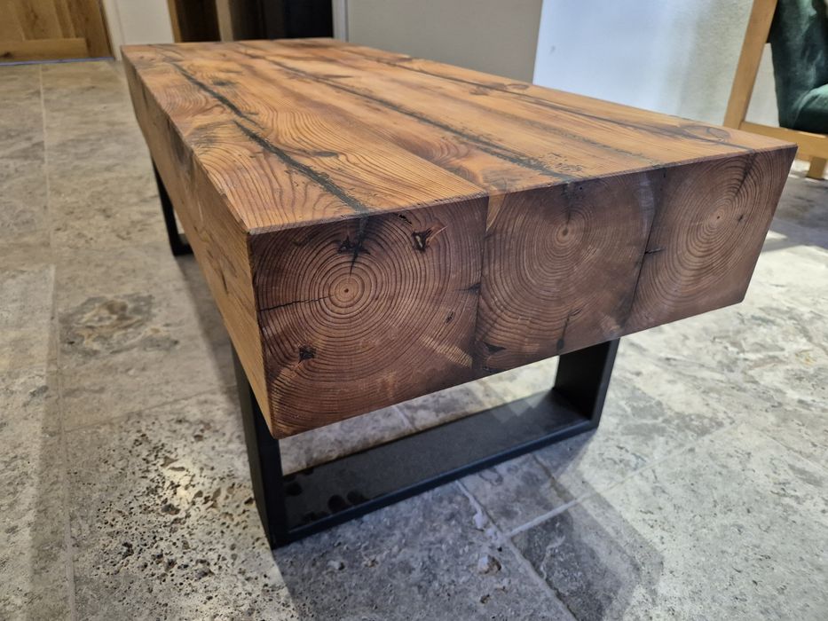 Stolik kawowy- olejowany, ze starych bali