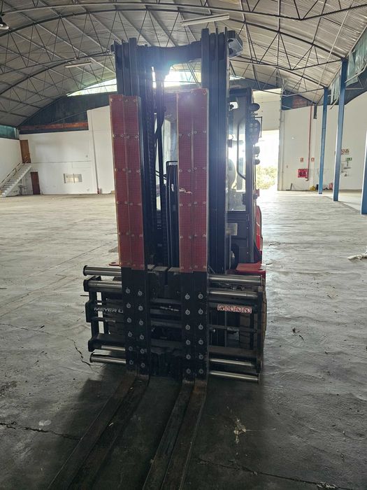 Empilhador elétrico