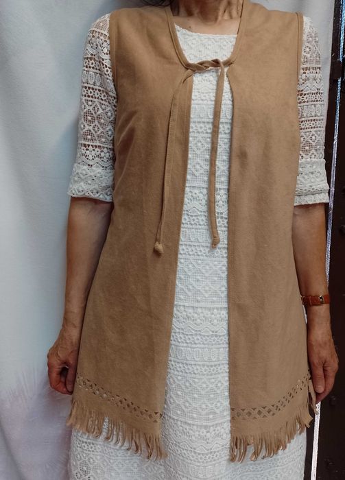 (38/40) (M/L) Beżowa kamizelka kowbojska z frędzlami