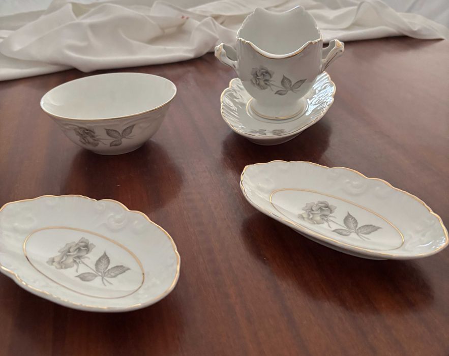 Serviço de Jantar, Vista Alegre, edição Mouzinho 12 pessoas (Completo)