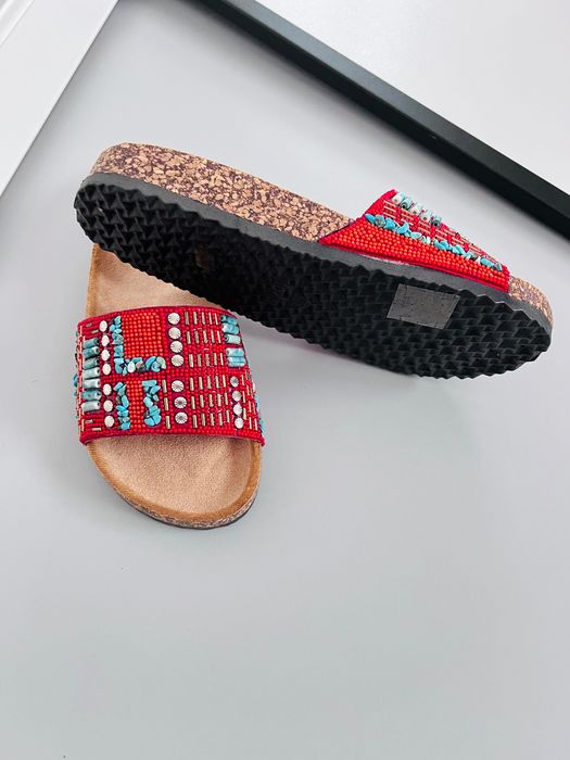 39 Sklep Nowe klapki damskie z koralikami 8097 red