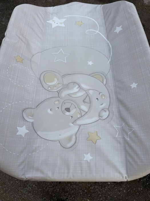 Muda fraldas com banheira