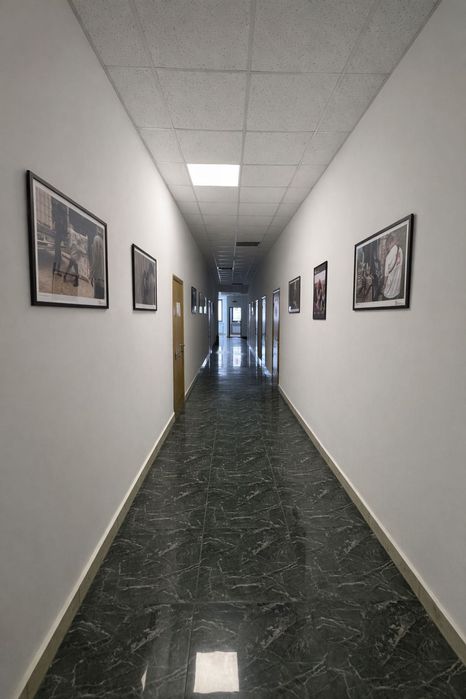 Оренда 4-поверхової офісної будівлі з закритою територією