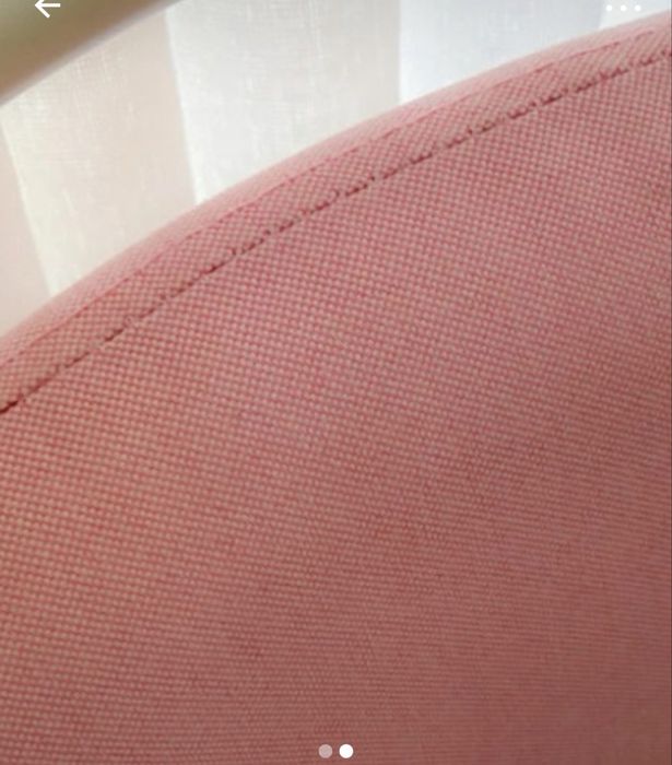 Cadeira com rodinhas rosa para quarto de menina