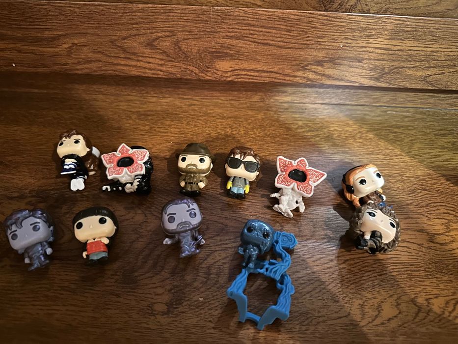 продам фигурки осд kinder joy stranger things