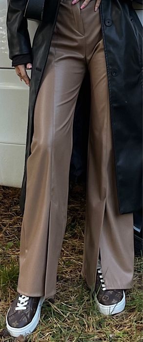 Шоколадні шкіряні штани