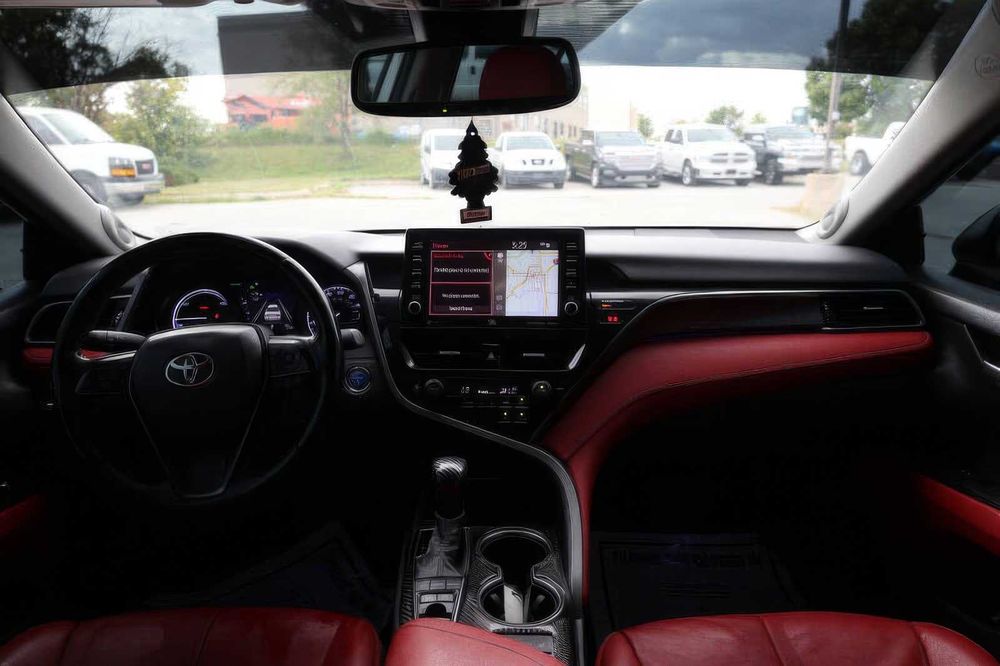 Toyota Camry Hybrid XSE      2021