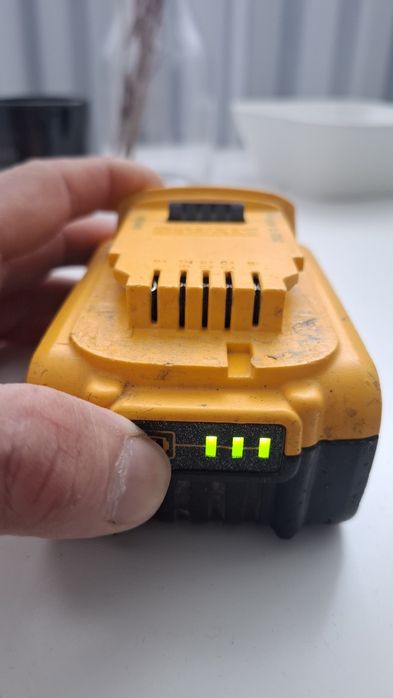 Bateria ,akumulator Dewalt  5ah + 2 ah 18v cena za 2 szt