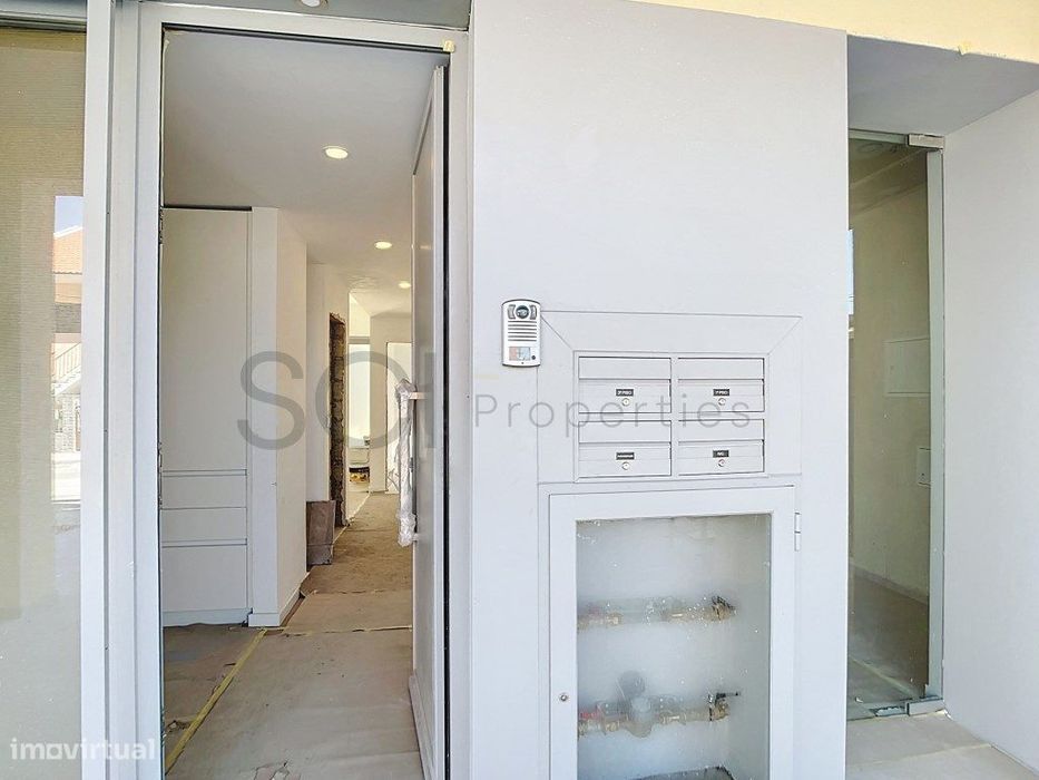 Apartamento T1 com logradouro 42m2, na Quinta do Conde