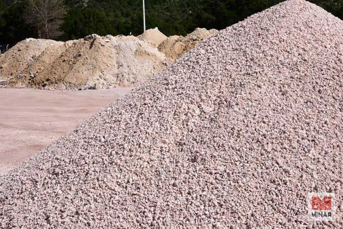 Ziemia. piasek gruz, kruszywo, transport.