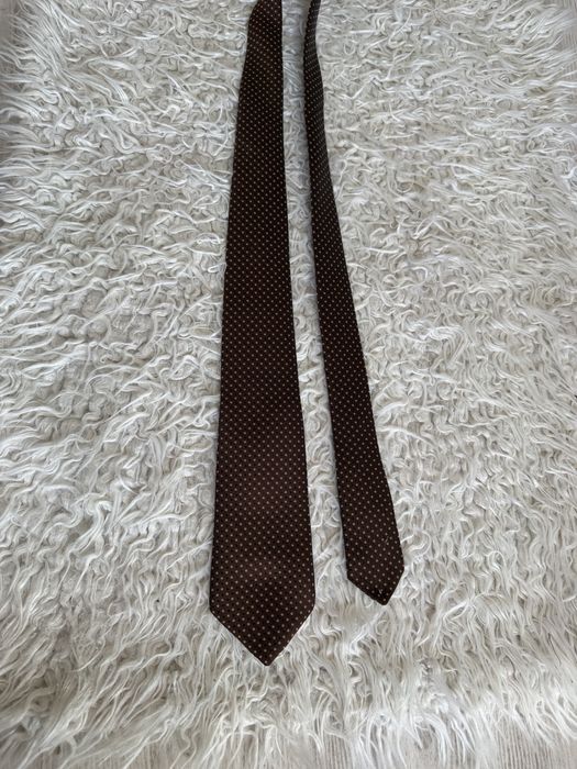 męski brązowy krawat w kropki