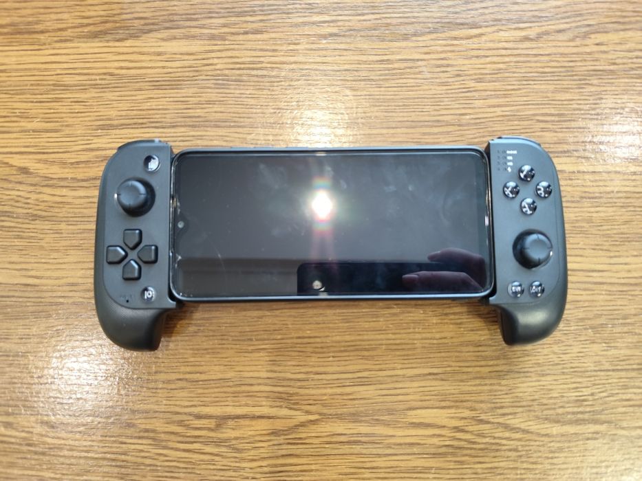 Беспроводной геймпад для телефона Saitake