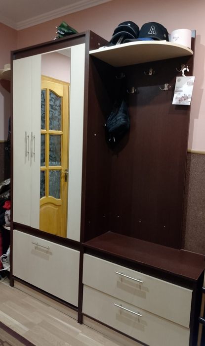 Передпокій в коридор.