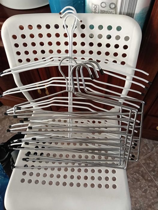 Conjunto de cabides para camisas e calças