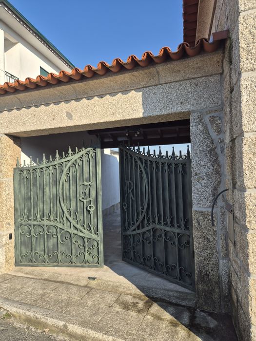 Apartamento T2 c/alpendre e anexo