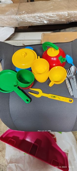 Дитяча кухня з посудом