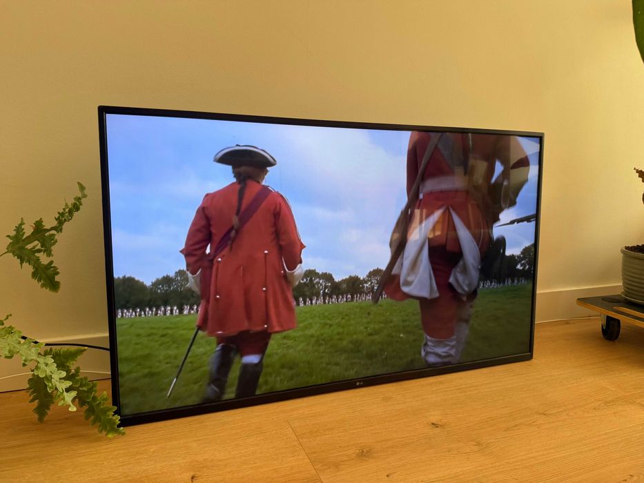 LG 43" 4K UHD Smart TV - 2022