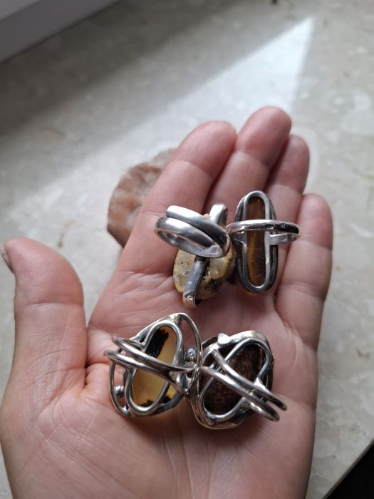 Pierścionek z bursztynem naturalnym