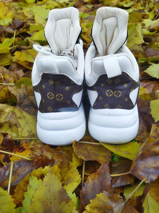 Кросівки жіночі 38 р