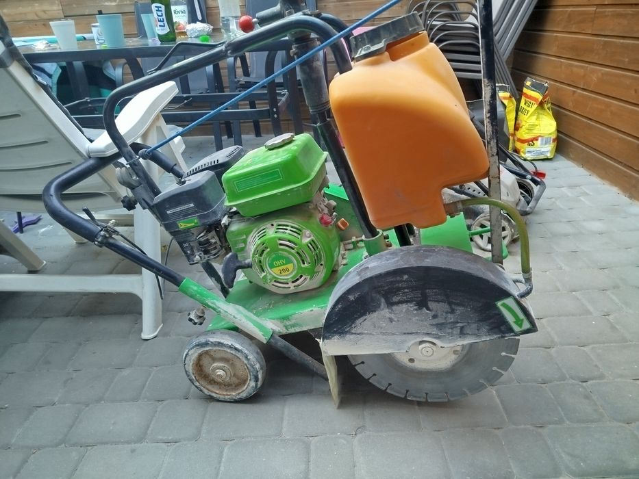 Piła do asfaltu . Mało używana