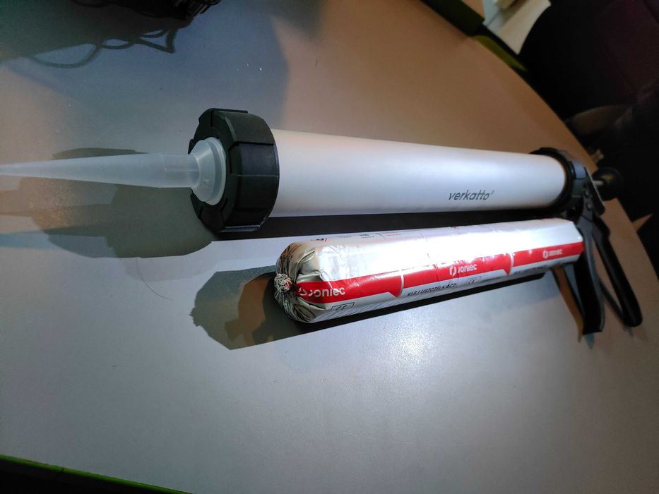 Joniec klej uszczelniacz kleje do bloczków pustaków w foli kiełbasa