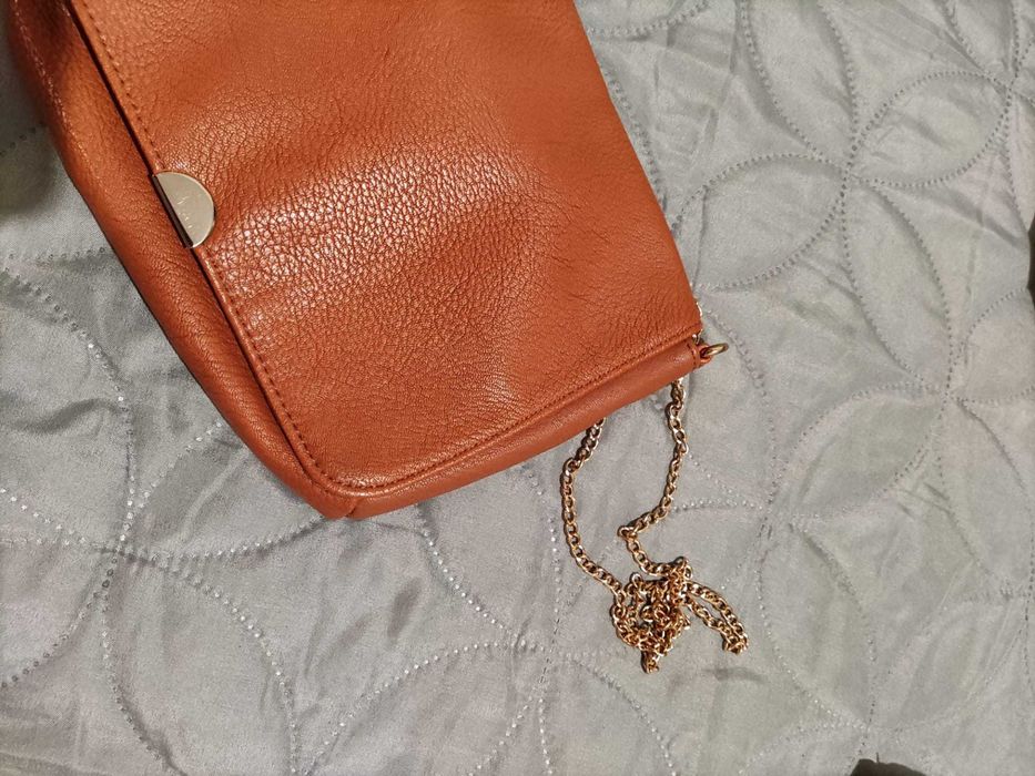 Mala castanha da  bershka