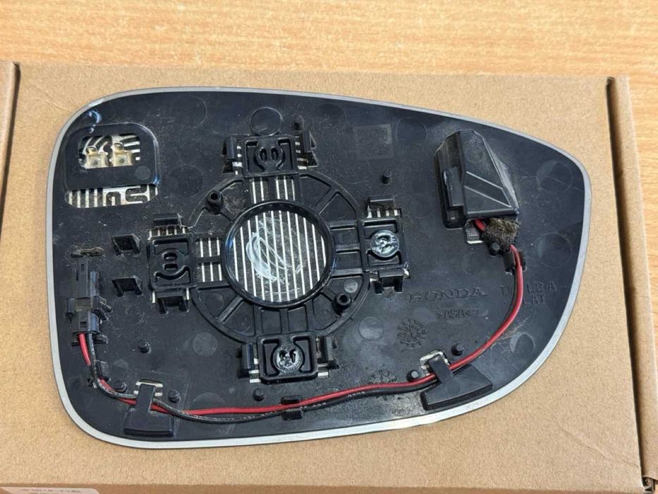 зеркало елемент honda accord 10 insight ze4 civic  76253TVAA21