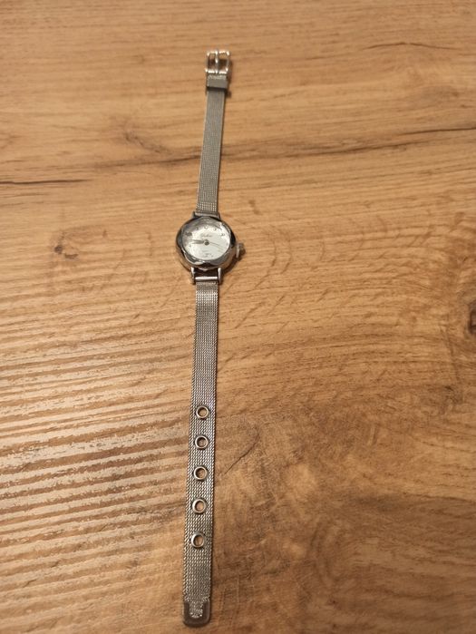 Kwarcowy zegarek damski kolor srebrny